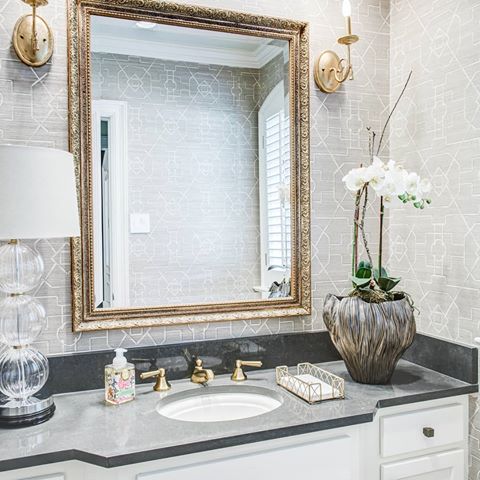 Luxury doesn't have to mean that there's a high price tag involved 💸
Luxury means, in the simplest of phrases, "extravagant comfort" 🤔
So - be EXTRAVAGANTLY adventurous with patterns and textures and be COMFORTABLE with how much you are investing, like this perfect little vanity 💜