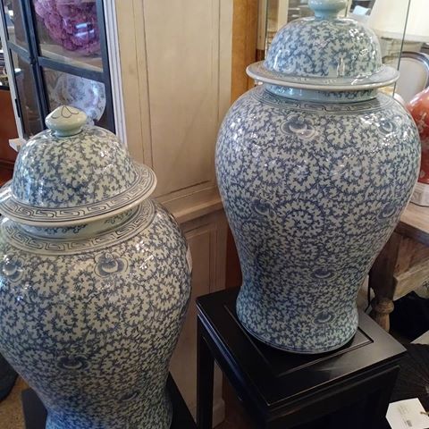 Came across these beautiful pieces while out site seeing yesterday ....arent they gorgeous❤❤ #homedecor #decor #decorate #foryourhome #housebeautiful #cozyhome #verandahome #southernliving #coastalliving #coastaldecor #bhghome #bhg #homedesign #southernhomecharm #southernhome #chichome #vintagehome #vase #vintagelover #homefinds #antiques #makingprettychoices