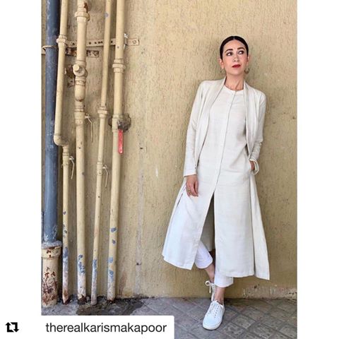 #Repost @therealkarismakapoor with @get_repost
・・・
Off white ☑️
. In @antar_agni_ujjawaldubey 
Jewellery - @azotiique 
Styled by @eshaamiin1 
MuH by @kritikagill
#eventdiaries