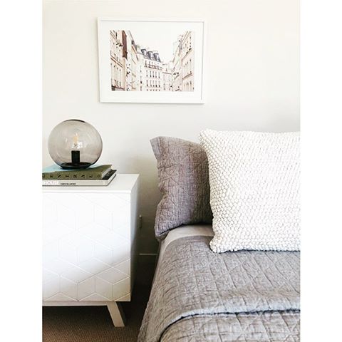 Bedroom styling 🖤
.
.
.
#bedroom #bedroomdecor #naturallight #linen #grey #white #paris #photography #townhouse #house #homedesign #australianhomes #interior #interiordesign #interiorstyling #stylist #instahome #interiorinspo #propertystyling #property #realestate #melbournerealestate #melbourne