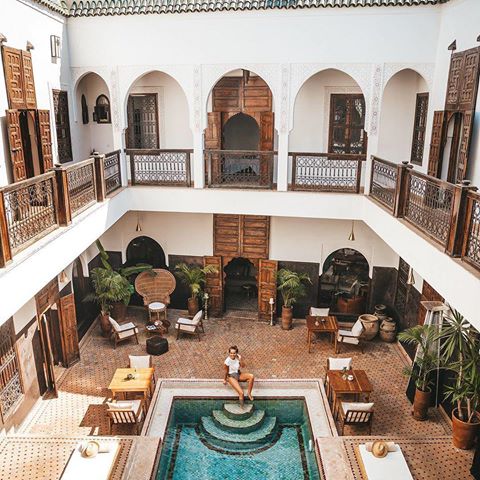 After shopping your way through the souks and enjoying a cup of Maghrebi mint tea, cool off by the pool at Riad Kasbah Marrakech. If you're looking for the quintessential Moroccan experience, this Riad may be the perfect place to settle. Tag someone who loves this charming city!
(📷 : @nat_al_ie 📍: Riad Kasbah Marrakech, Morocco)