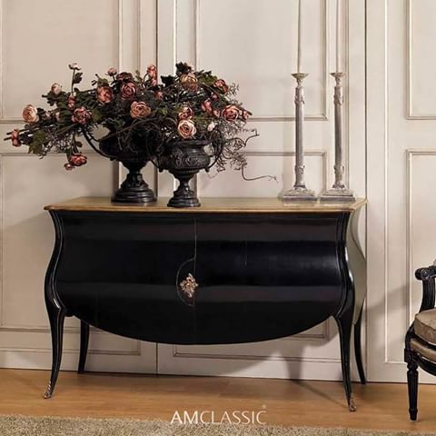 Sideboards and buffets are a desirable and fashionable accessory that can offer great storage either to a dining room, and can also be great center pieces for a living room. Take a look at this beautiful Bizet sideboard by AMclassic.
#AMclassic #AMclassicfurniture #interiordesign #interiorinspo #luxuryinteriors #classicinteriors #mytradhome #traditionalhome #sideboard #livingroom #livingroomideas