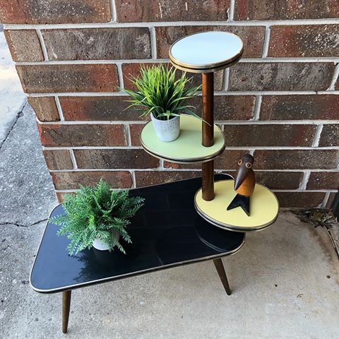 Just in: 50s German plant stand $325
25“ x 12“ x 31“
#midcenturymodern #midcentury #danishmodern #midcenturyfurniture #midcenturymodernfurniture #interiordesign #atlanta