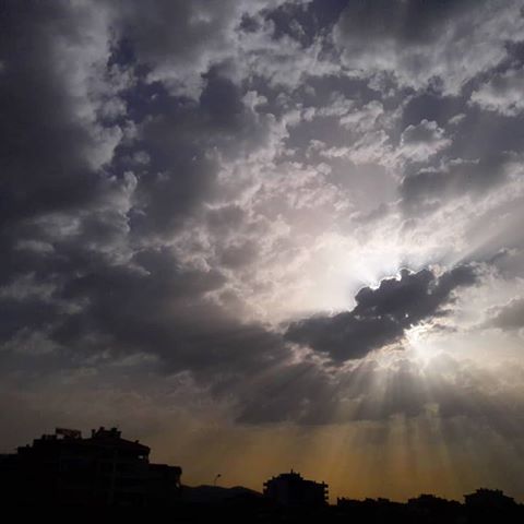"Birbirimizi ayıran bir şeyler var demek ki? " 
#sky #sun #cloud #summer #blue #white #sunlife #sunlove #sunshine #sabah #sabahgüneşi #güneş #bulut #bulutlar