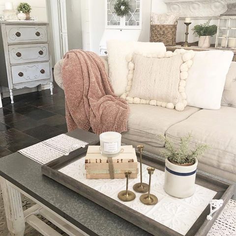 We had another round of wild storms last night but so thankful the sun is shining today!!☀️ I hope your Sunday is a blessed and relaxing one!💛 .
.
.
.
.
#livingroom #livingroominspo #servingtrays #throwpillows #neutralstyle #doingneutralright #cottagesandbungalows #mycozyhome #hyggehome #lightandbright #interiorforyou #tablestyling #mysundaysimplicity #calmsimplesundays