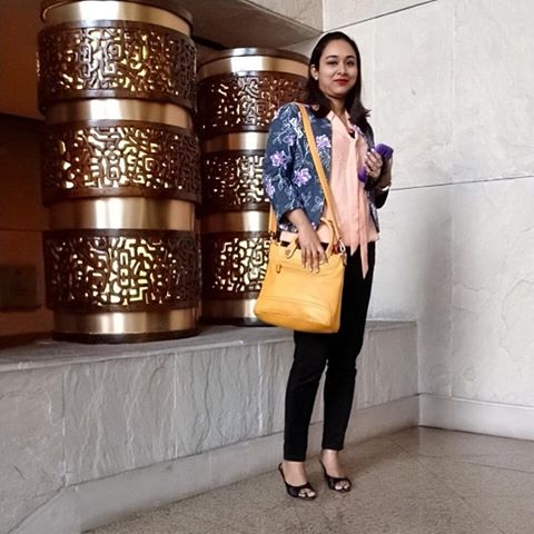 This shot was taken in the lobby of #hotelhyattregency #hyattregency #kolkata
My summer jacket is from #onlyindia and rest of the dress ensemble from #andfashion #andanitadongre #and #stylebyand
✳️
✳️
If you want to see more of #mystyling and #mylifestyle follow me at @mritty_25
✳️
✳️
#mylookposts #beinggorgeous #begorgeous #lookgorgeous #divas 👑 #glamglow #gorgeouswomen #styleblogger #stylegrammer #fashionblogger #fashionista #fashionesta #fashionnova #springsummer #fashiongrammer #instafashion #fashionistas #stylegram #fashiongram #fashionphotography