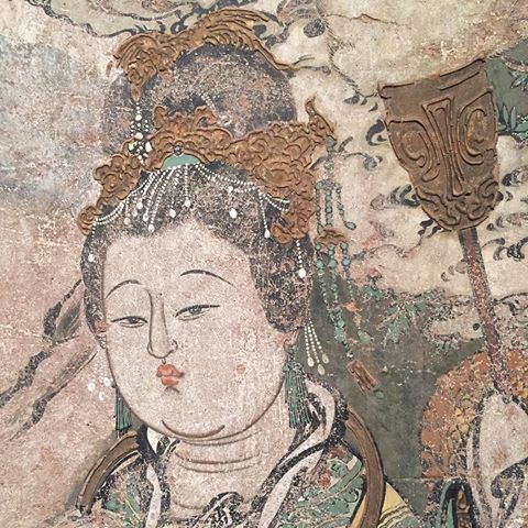 Ming dynasty wall painting, detail, probably 15th -16th century. Painted clay. 
#tinyhairpearls ⚪️⚪️⚪️⚪️ ________________________________________
#ChineseArt #MingDynasty #mural #jewelryinart #hairjewelry #15thcenturyart #16thcenturyart #artdaily #dailyart #artdetail @thewadsworth