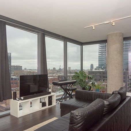 With a view like this, there is no reason to ever leave your apartment.
#chicagorealestate #chicago #chicagoview #highrise #highriseliving #apartmentgoals #westloop #twobed #twobath #doorman #pool #lounge #fitnesscenter #balcony #hardwoodfloors #modernkitchen #modernliving