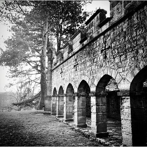 Auckland Castle Deer House: commission by Richard Trevor, Bishop of Durham, it provided a feeding place and shelter for deers. Designed by Thomas Wright, gothic revival 1760 #auckland #bishopauckland #princebishop #aucklandcastle #bishopaucklandcastle #gothicrevival #gothic #bmw_symphony #bnwphotography #architecturephotography #architecture #architect #thomaswright #arches #uk