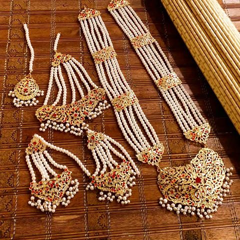 EID COLLECTION NEWVARRIVAL HEYDRABADI BRIDAL WEAR READY TO SHOP 
PRICE 4500 Rs 
Garb It Fast Limited Piece left
Follow #Jewelry_By_Sahar .
#ZarcounJewellry #Colourfull #pakistanibridalwear #Pakistanstylelookbook #bridalphotography
#bridalmakeupartist
.
#Kundan #JewelryCollection #photography #bridalPhotoshoot #BridalWear #BridalDress #BridalJewelry #Designer #Directors #jewellery_By_Sahar❤💜❤💙 #Jewelrylovers😍 #PearlsWorld
.
#Fasionindustry #Flimmaker #Actorspaly  #actorsworld #actorsportfolio #tiktokgirls #tiktokpakistan #tiktokindia #tiktokvideo