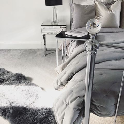 A Sunday well spent brings a week of content 🖤 you know one of those days when you haven’t stopped? Yep that was today! This house has been cleaned within every inch of itself though so that’s a good thing. Now to relax •
#bed #bedding #bedroom #bedside #bedroomdecor #greybedding #bedsidetable #bedsidelamp #greycarpet #shaggyrug #greydecor #greyinterior #moderninterior #classyhomes #newbuild #newbuilddecor #interiorideas #homeideas #homedecorideas