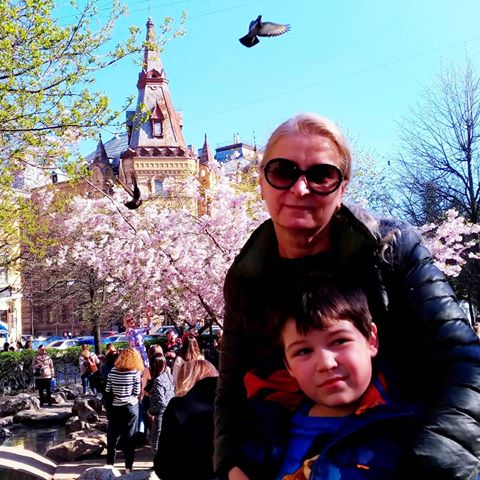 Вот уж не знала, что в Петербурге в стольких местах растет и цветет сакура!
#веснавгороде #саддружбы #солнце #красотаприроды #цвететсакура #цветущеедерево #многосолнца #сакура #люблюфотографа