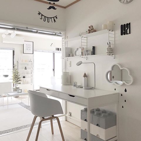 Love this beautiful workspace by @before_room 👈🏻 String Pocket shelf is available in our sale ✨
.
#workspace #storage #interiordesign #nordichome #nordicinspiration