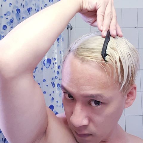Trying to be creativ...
.
.
.
#sunday #aftershower #bathroom #hairstyle #lifestyle #styling #creative #sports #workout #instagood #instamood #instafun #instagay #gaygeek #gaypride #gayboy #gay #blonde #asian