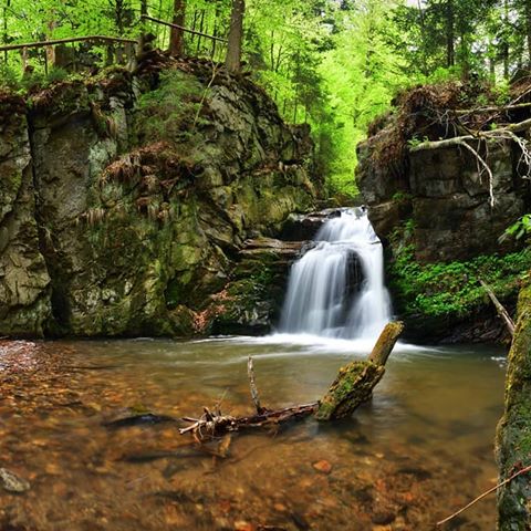 U vodopádu... (2019-04)
#jeseniky #nikonD7500 #nikon_cz_sk #jsemnikon #megapixelcz #nikkor16_80mm #nikoncz #mountains #landscape #spring #stream #umenifotit #fotimejeseniky #perfektnifotky #tree #waterfall #stone #river #longexposure #forest #rock #vffoto