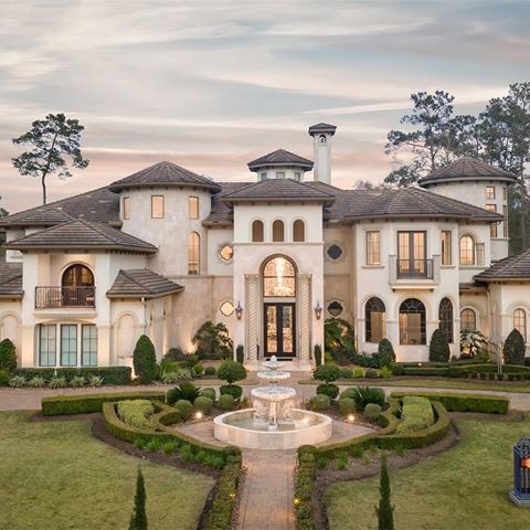 Huge mansion listed for $4.2M. Worth the price tag? 🥂
Follow @housewatching for more!
-
- ©️ @luxury_listings