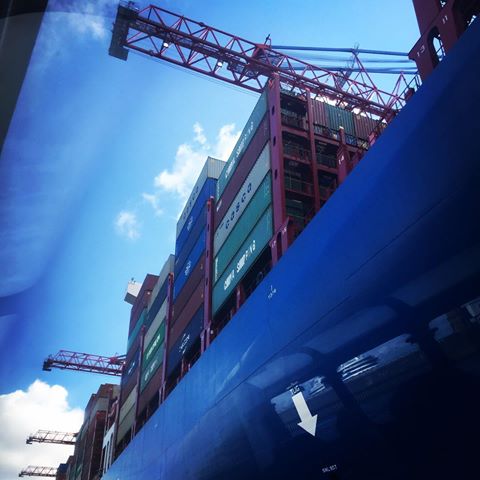 En daar was de zon alweer. #hamburg #rondvaart #containership