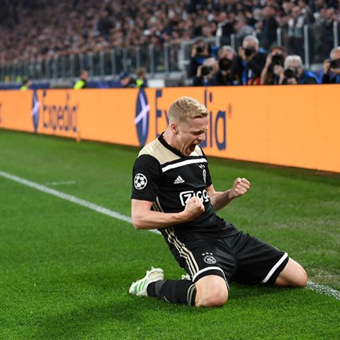 Valentijn Driessen (Dutch De Telegraaf): Real Madrid is seriously trying to contract with Donny van de Beek, the club has officially told Ajax that he wants to sign the player.⁣
⁣⁣⁣#halamadrid #realmadrid #madridista #madridistas #madrid #spain #santiago #marcelo #ramos #varane #carvajal #casemiro #modric #kroos #bale #benzema #asensio #football #soccer #news #sports #sport #best #hot #netherlands #amazing #blessed #beautiful #love #espana