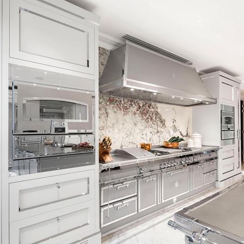@officine_gullo are truly the finest crafters of Italian stoves!!! How many ⭐️ do you give the kitchen???
.
.
.
.
.
.
.
.
.
.
.
20) #architecture #interiordesign #homedesign #homeinspo #kitchendecor #breakfast #interiorinspo #homebuilding #interiorinspo #forsale #elledecor #designexpo #kitchendesign #decorlovers #interiorliving #vogueliving #designermonday #realestate #kitchencrush #divine_design_decor #cooking #tilework #designerworld #luxurykitchen