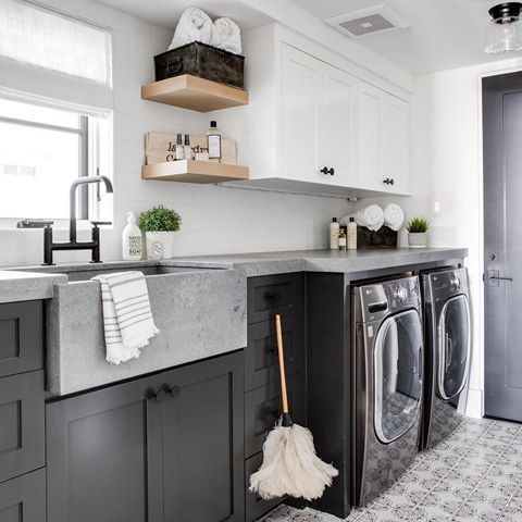 •We’re not sure who decided Monday was national “do all the chores” day, but turns out they were in cahoots with the idea of making laundry rooms pretty and now we’re not even mad about it 🙌🏼• #brandonarchitects
______________________________________________
Builder: @pattersoncustomhomes 
Interior: @mdcurateddesign 
Lens: @chadmellon
.
.
.
.
#architect #architecture #mydomaine #architecturelovers #luxury #newbuild #thatsdarling #homedesign #inspiration #customhome #dreamhome #hgtv #homesweethome #homeinspo #coronadelmar #california #houzz  #interiordesigngoals #instagood #photooftheday #newhome  #instadaily #instalike #picoftheday #realestate #archidaily #arquitectura #interiordesign #laundyroom
