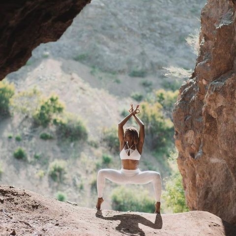 Goddess: she has the courage to fall, the spirit to rise & the resilience to stand ✨
@koyawebb is a goddess in her High-Waist Camo Vapor Leggings & Diamond Bra ❤️ #aloyoga #yoga