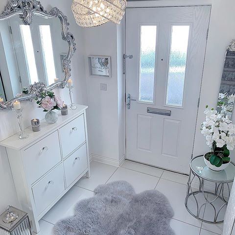 Evening dolls 💝 Just thought I’d pop on & show you our little hallway revamped 💕 
We have added a gorgeous new mirror from @williamwoodmirrors & pretty plaque personalised for us by @kellysartstudio I just love it! I’ve also moved the side table & orchid here. I hope you all love it ? Enjoy your evening angels 💕 .
New Mirror @williamwoodmirrors 
Side table @downtoninteriors 
Plaque @kellysartstudio 
Orchid @theshabbystore