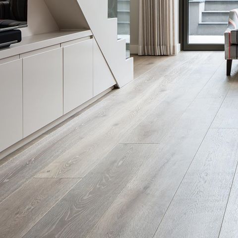 Our Burford Stone flooring, pictured in this gorgeous London property, has been crafted for Ark One at our Italian factories. Thanks to its timeless appeal, it is the perfect option for bedrooms, living rooms and hallways, and can be used throughout the home for a co-ordinated finish.
.
.
.
#arkone #arkonegroup #arkoneflooring #flooring #woodflooring #hardwoodflooring #livingroom #livingroomflooring #interiors #design #interiordesign #architecture #architect #sustainable #sustainability #eco #ecointeriors #ecodesign #italy #madeinitaly #italiandesign