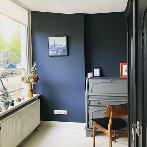 The only thing missing here is the Floral Edition Hardy chair #hardychairspot .
.
.
#interior #decor #design #homeoffice #hallway #entryway #haarlem #cosy #reading