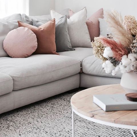F R I D A Y . F A V E 💕... big love for this beautiful space by the lovely @coco.camellia_ . These blush accents are the perfect way to add a little softness and femininity to your decor.
.
Featured rug is our Skandi 300 Grey. Contact us for your nearest stockist.