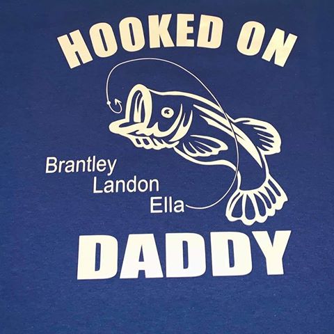 HOOKED ON DADDY! 🐟🐠🌊 #Brantley #Landon #Ella #Daddy #fishing  #yourstrulydesignsandvinyl  #customshirts #vinyl #customdesigns