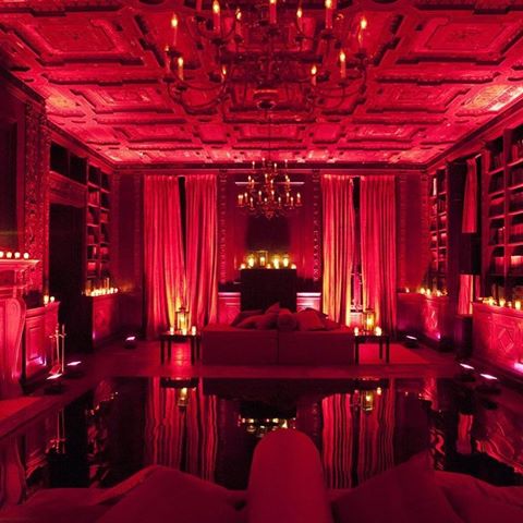 Full of red #interiordesign #colorspecialist #coloroftheday #interiors #homedesign #redcolor #redluxury #livingroomdesign