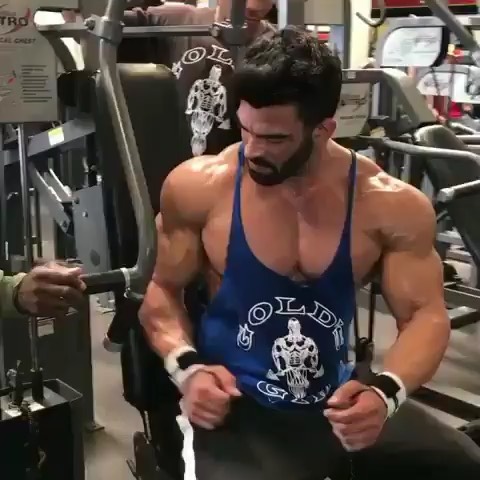 Tag someone who loves chest day🙌🏾 @sergiconstance