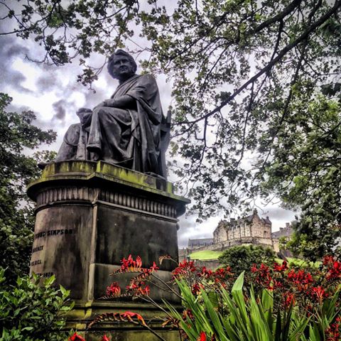Sir James Young Simpson MD #edinburgh #scotland #sculpture #architecture #art #statue #garden #castle #view #streetphotography #tree #nature #urban #UK #history #medicine #travel #travelphotography