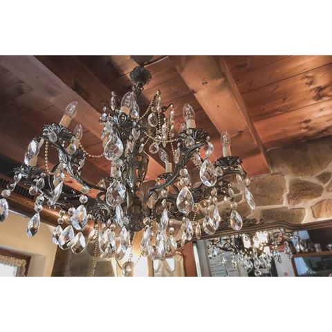 • 💎 •
~~~~~~~~~~~~~~~~~~~~~~~~~~~~~~~
#travel #travelling #traveller #travelphotography #trip #vacation #adventure #city #italy #italia #europe #travelgram #cityview #postcardsfromtheworld #discover #explore #picoftheday #photooftheday #lamp #chandelier #crystal #antiques