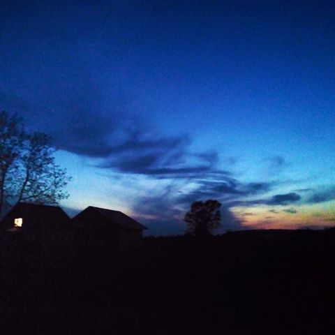 #небо #вечер #дома #дерево #рисунок #облака